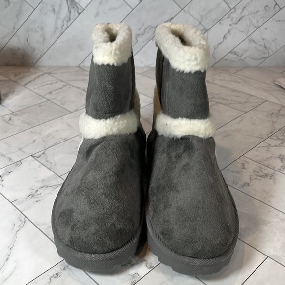 NWT Olivia Miller Womens Gray Boot Bootie OMP-2555 JOYCE faux Fur 8M - Picture 3 of 9